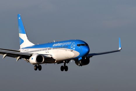 Aerolíneas Argentinas es la primera compañía en dar a conocer sus vuelos para el resto de julio. Foto: ALF PONCE MERCADO / MDZ
