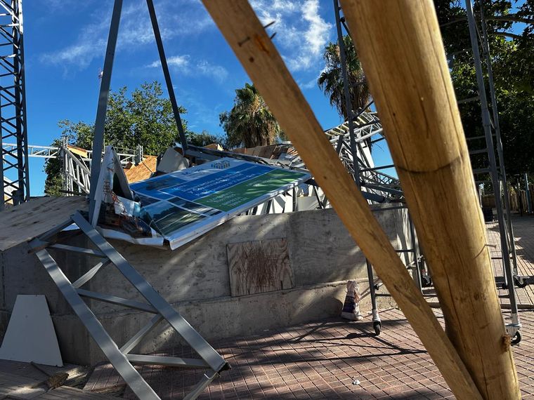 DEl techo se derrumbó en el predio del deportivo Giol. DEl techo se derrumbó en el predio del deportivo Giol.