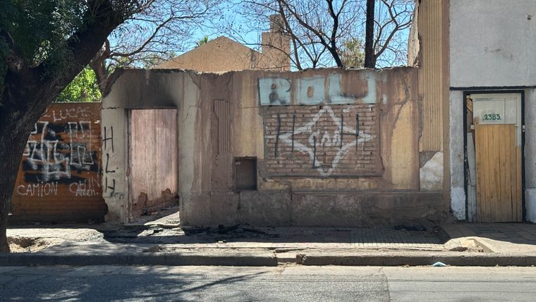 Como quedó la casa donde ocurrió el incendio este martes. Como quedó la casa donde ocurrió el incendio este martes.