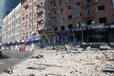 Una sola foto que muestra el antes y el después en la estación de metro Lukyanivska, de Kiev  . Foto: Sector