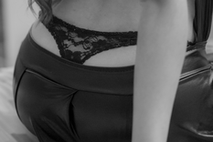 La moda de exhibir la tanga está de vuelta este 2023. Foto: Pixabay