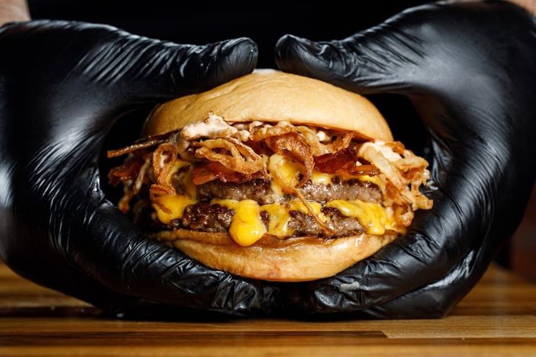 En 2024, la hamburguesería cerró a las dos horas de abrir tras agotar stock.