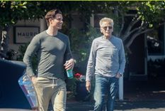 conoce al joven novio de calvin klein