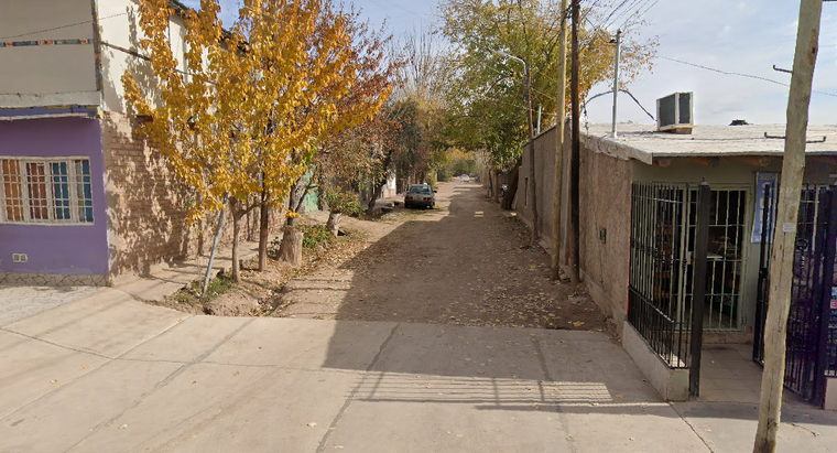 Entrada a la calle Astorga, donde se desató el incendio en tres departamentos.&nbsp;