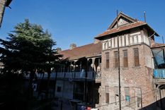 El estilo arquitectónico de estas casas de Barrancas imita al de las viviendas obreras de las grandes ciudades inglesas del siglo XIX Foto: X/@JuanHunterARG