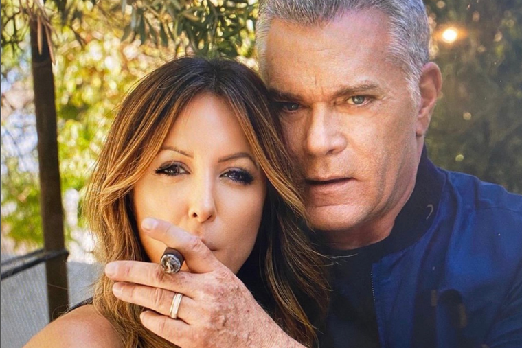 RAY LIOTTA FALLECIÓ EL PASADO JUEVES. SU NOVIA ROMPIÓ EL SILENCIO Y SE DESPIDIÓ EN REDES SOCIALES.