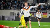 Alemania venció 2-0 a Luxemburgo como visitante y definirá el pasaje al Mundial en un mano a mano contra Eslovaquia. Alemania venció 2-0 a Luxemburgo como visitante y definirá el pasaje al Mundial en un mano a mano contra Eslovaquia.