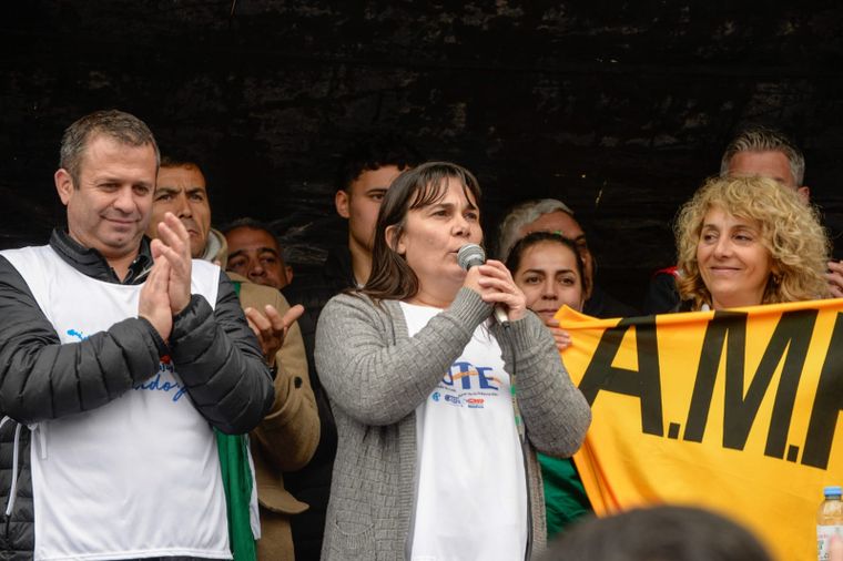 Dirigentes del SUTE con Ampros.
