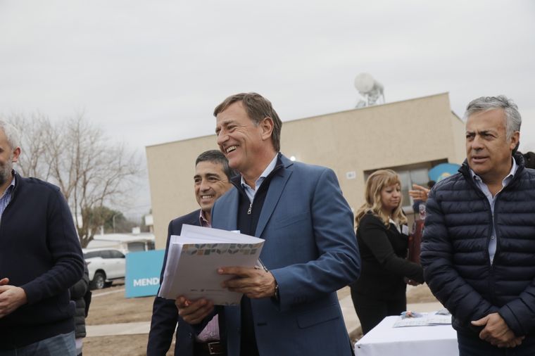 El gobernador dio detalles de la nueva línea de acceso a la vivienda del IPV. Foto: Mendoza Gobierno.
