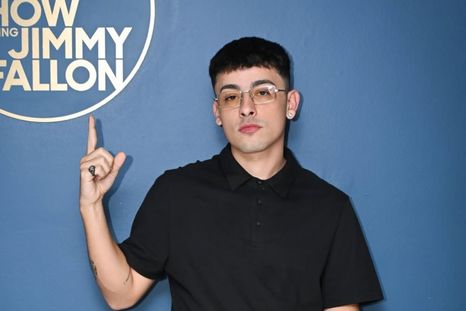 La banda de Trueno, compuesta por destacados músicos locales, posó en el backstage del icónico estudio 6B. / Instagram @fallontonight La banda de Trueno, compuesta por destacados músicos locales, posó en el backstage del icónico estudio 6B. / Instagram @fallontonight