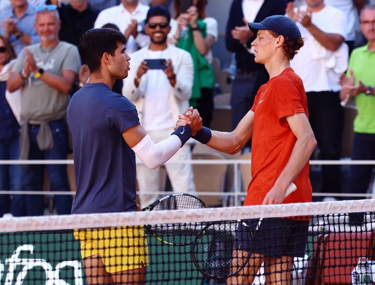Carlos Alcaraz y Jannik Sinner volverán a verse las caras en Roland Garros. Foto: NA