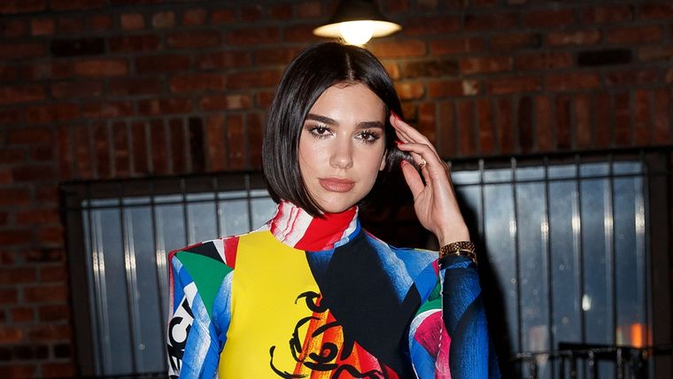 Los cortes bob siguen reinando en este año y Dua Lipa lo demostró