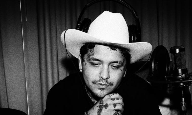Christian Nodal está muy enamorado de su actual novia, Cazzu.
