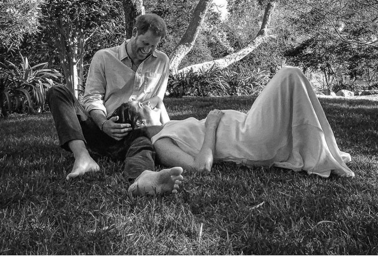 Harry y Meghan, en la dulce espera. Foto: Misan Harriman