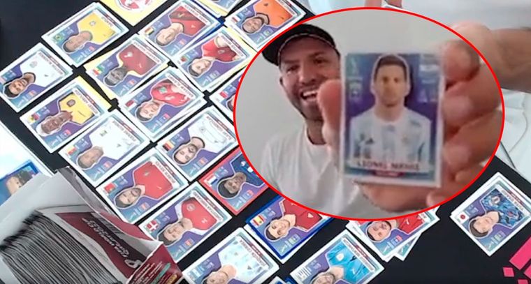 La reacción del Kun al ver la figurita de Messi.