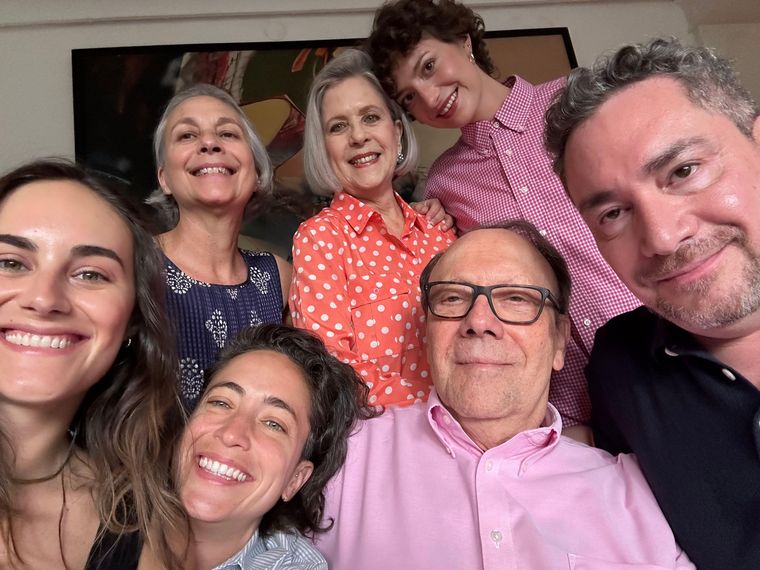 Carlos Montaner se marchó rodeado de su familia.