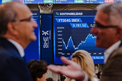 Las acciones de empresas argentinas se disparan más de 11% en la Bolsa de Valores de Nueva York, en una jornada muy positiva para los activos argentinos y baja del riesgo país, que quebró la línea de los 500 puntos básicos. Las acciones de empresas argentinas se disparan más de 11% en la Bolsa de Valores de Nueva York, en una jornada muy positiva para los activos argentinos y baja del riesgo país, que quebró la línea de los 500 puntos básicos.