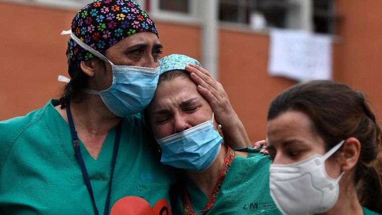 Los trabajadores de la salud presentan una alta tasa de trastornos mentales causados por la pandemia