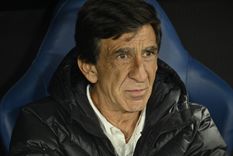 Gustavo Costas quedó muy golpeado tras la eliminación de Racing en la Sudamericana.