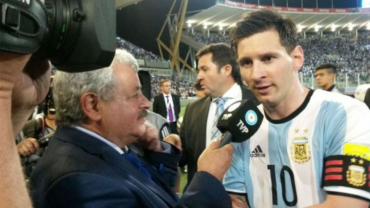 Tití y Messi, en una de sus tantas coberturas. Foto: DePo