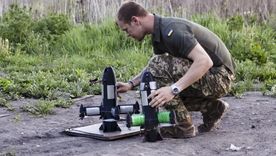 Drones ucranianos baratos redefinen la guerra en Europa. Drones ucranianos baratos redefinen la guerra en Europa.