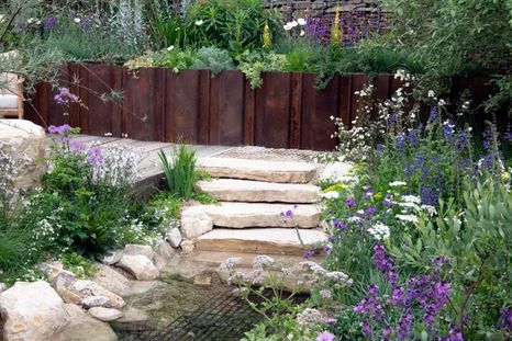 Las tres soluciones que aconsejan son sustituir fertilizantes sintéticos por fertilizantes orgánicos, usar repelentes naturales de plagas a partir de objetos cotidianos y reutilizar las macetas. Las tres soluciones que aconsejan son sustituir fertilizantes sintéticos por fertilizantes orgánicos, usar repelentes naturales de plagas a partir de objetos cotidianos y reutilizar las macetas.