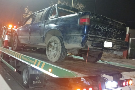 El conductor circulaba con altos niveles de alcohol en sangre, motivo por el que fue aprehendido y la camioneta secustrada. El conductor circulaba con altos niveles de alcohol en sangre, motivo por el que fue aprehendido y la camioneta secustrada.