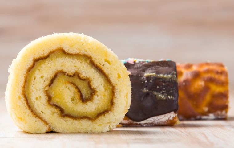 La masa de pionono es tan flexible que puede usarse tanto para recetas dulces, como con dulce de leche o frutas, como para rellenos salados con jamón, queso o verduras. La masa de pionono es tan flexible que puede usarse tanto para recetas dulces, como con dulce de leche o frutas, como para rellenos salados con jamón, queso o verduras.