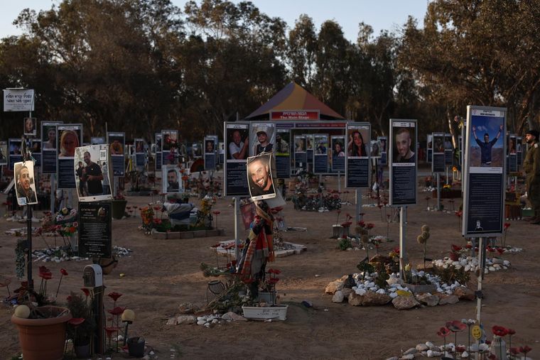El dolor de los 21 argentinos víctimas de Hamas sigue siendo una herida abierta que une al pueblo argentino e israelí en el reclamo de memoria, justicia y libertad.