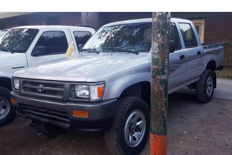 El usado del día: Toyota Hilux 2001, para restaurar y a buen precio