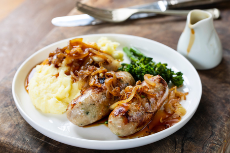 Un plato simple pero con mucho sabor: salchichas con puré Foto: Shutterstock