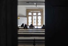 El vocero Manuel Adorni anunció cambios en el régimen migratorio que implican el cobro de aranceles a extranjeros para el acceso a universidades. Foto: EFE