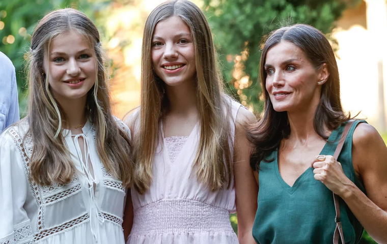 Letizia y sus hijas. Foto: Telva