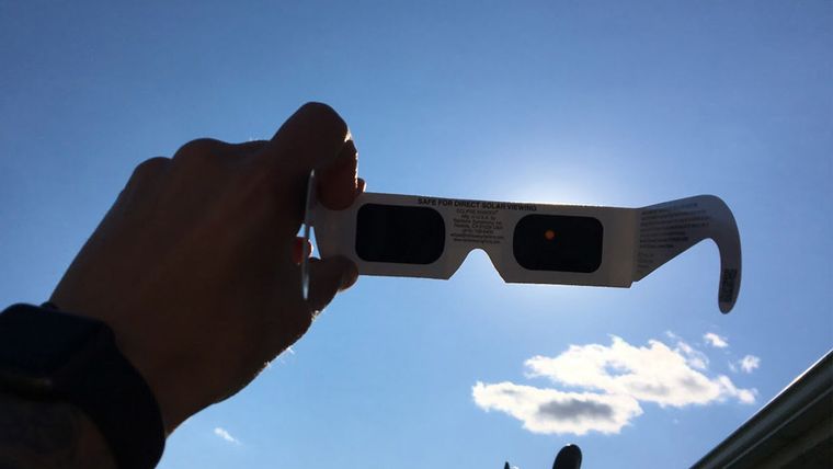 Este lunes habrá eclipse total de sol y hay que tener en cuenta algunas recomendaciones para mirarlo