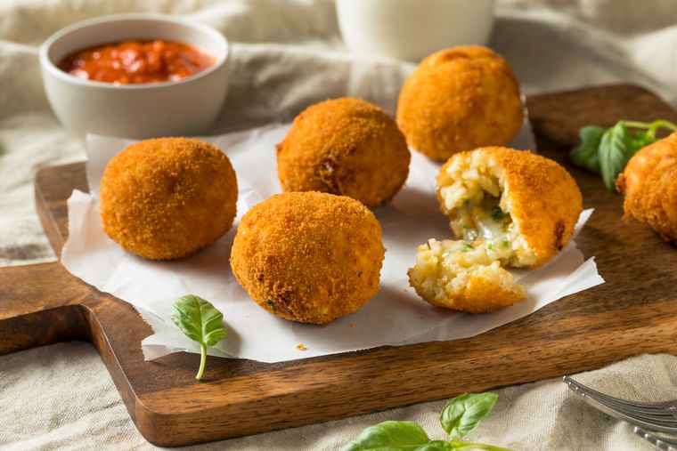 La mejor receta de croquetas de arroz con mozzarella para compartir.