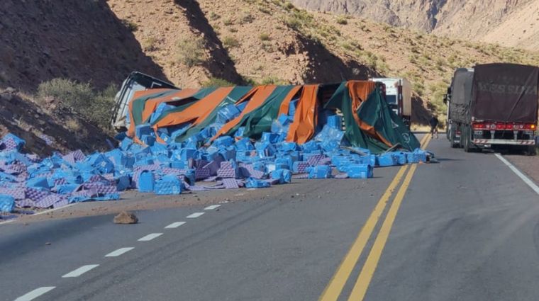 Así quedó el camión tras el accidente en la Ruta 7.&nbsp;