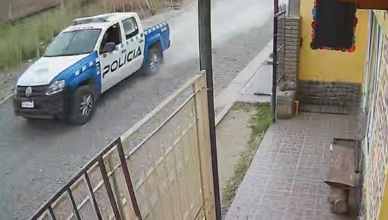 Una agente de la Policía de Neuquén fue imputada por las graves lesiones que sufrió una niña de 9 años tras ser atropellada por un móvil oficial en la ciudad de Plottier.&nbsp;
