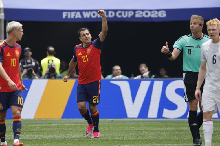 Mikel Oyarzabal, delantero de Espa&ntilde;a, celebra el 1-0 de la Furia en el duelo por los dieciseisavos de final del Mundial ante Austria en Los &Aacute;ngeles.&nbsp;