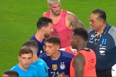 De Paul separó a un integrante del cuerpo técnico de Honduras que le estaba sujetando el brazo a Messi con un gesto típico de guardaespaldas que se volvió furor en redes.