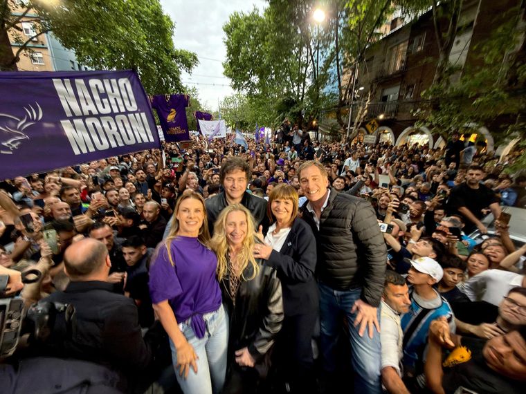 Javier Milei junto a su hermana Karina, Patricia Bullrich, Diego Santilli y Karen Reichardt.