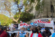 La pancarta contra José Luis Ramón en el Banderazo #12O de Mendoza.