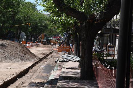 Obras en la calle Sarmiento de la Ciudad de Mendoza. Obras en la calle Sarmiento de la Ciudad de Mendoza.