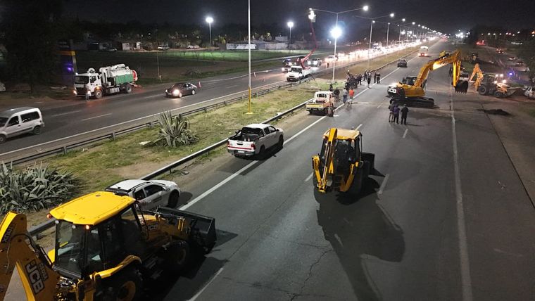 Las máquinas cuando comenzaron a trabajar en el Acceso Sur. Las máquinas cuando comenzaron a trabajar en el Acceso Sur.