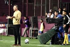 Walter Ribonetto, DT de Godoy Cruz, durante el partido ante Lanús.