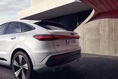 Las versiones híbridas enchufables de los SUV de Audi ofrecen una potencia de sistema de 295 HP o 365 HP y pueden recorrer hasta 100 kilómetros sin emisiones. 