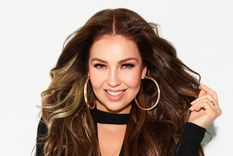 Thalía firmó un acuerdo empresarial con Macys en Nueva York para diseñar, fabricar y comercializar una línea que consiste en ropa, calzado y accesorios. Foto: MusicaLatina