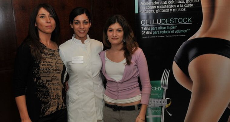 De Vichy: María Alejandra Príncipe y Julieta Servetto junto a María Marta Guisasola, de Farmacias Del Puente. Foto: Pachy Reynoso / MDZ