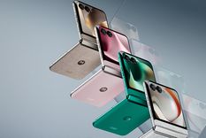 El nuevo Motorola Razr 2026 redefine el concepto de elegancia con sus texturas de mármol y tela.