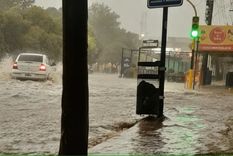 Las calles de la ciudad cordobesa de Villa Dolores inundadas por el temporal. Foto: Instragram @Traslasierranoticias