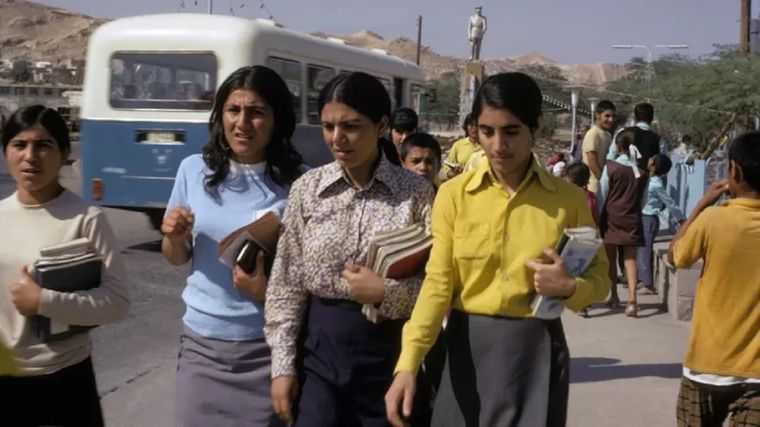 Estudiantes en Irán en los años 70. Foto: PAOLO KOCH/GAMMA-RAPHO VÍA GETTY IMAGES